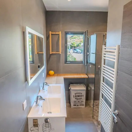 Terra Bella Hauteur De La Avec Piscine Et Vue