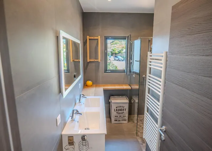 Terra Bella Hauteur De La Avec Piscine Et Vue